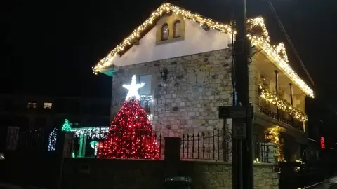 Vivienda unifamiliar de Quijano, ganadora del concurso de decoraci&oacute;n navide&ntilde;a del Ayuntamiento de Pi&eacute;lagos