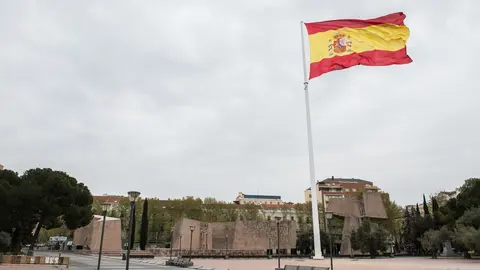 Bandera de Espa&ntilde;a en la Plaza de Col&oacute;n