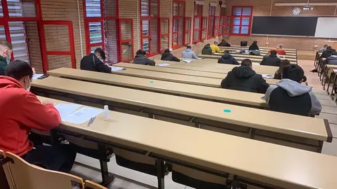 Una de las aulas que ha acogido el comienzo de los ex&aacute;menes de enero en la Universidad de Almer&iacute;a (UAL)