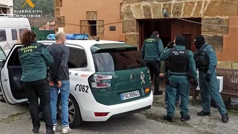 Nota De Prensa Guardia Civil Desmantela Plantaci&oacute;n "Indoor" De Marihuana En Castro Urdiales