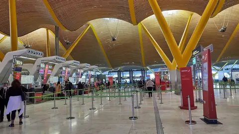 Barajas recupera sus vuelos de forma gradual