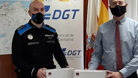 Entrega de kits de detecci&oacute;n de drogas de la Jefatura de Tr&aacute;fico a la Polic&iacute;a Local de Santander.