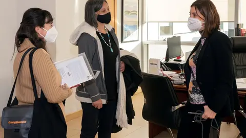 La consejera de Presidencia, Interior, Justicia y Acci&oacute;n Exterior, Paula Fern&aacute;ndez, recibe a la presidenta de la Asociaci&oacute;n Nacional contra el Despoblamiento, Lidia D&iacute;az