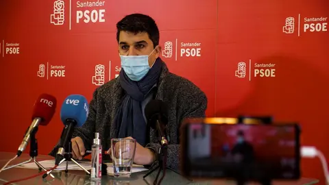 El portavoz del PSOE en el Ayuntamiento de Santander, Daniel Fern&aacute;ndez