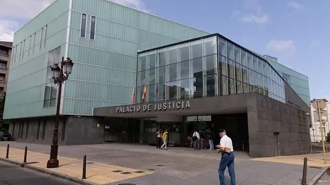 Palacio Judicial de Torrelavega. &copy; Ra&uacute;l Lucio