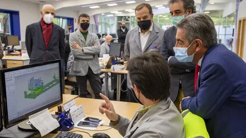 El presidente de Cantabria, Miguel &Aacute;ngel Revilla, junto al consejero de Industria, Francisco Mart&iacute;n, visita las instalaciones de Leading Metal Mechanic Solutions