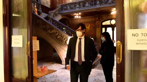 El ministro de Sanidad, Salvador Illa, a su llegada a una comparecencia convocada ante los medios para hacer seguimiento de la pandemia por Covid-19, en Barcelona