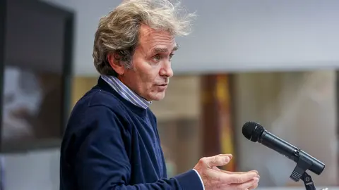 El director del Centro de Coordinaci&oacute;n de Alertas y Emergencias Sanitarias (CCAES), Fernando Sim&oacute;n durante una rueda de prensa convocada ante los medios de comunicaci&oacute;n en el Ministerio de Sanidad, Madrid, (Espa&ntilde;a), a 18 de enero de 2021.