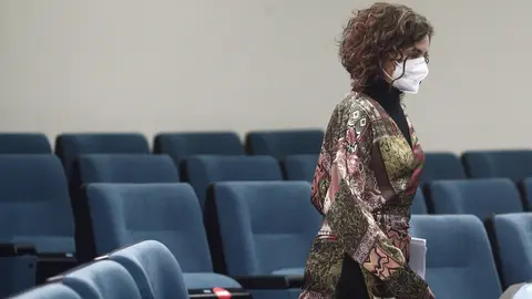 La ministra portavoz y de Hacienda, Mar&iacute;a Jes&uacute;s Montero, a su llegada a una rueda de prensa convocada ante los medios posterior al Consejo de Ministros, en Madrid, a 19 de enero de 2021. El Consejo de Ministros ha aprobado este martes la declaraci&oacute;n de Zo
