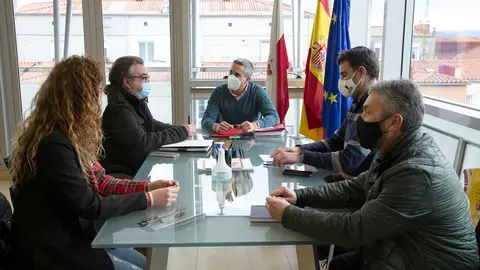 El vicepresidente de Cantabria, Pablo Zuloaga, con el alcalde de Noja, Miguel &Aacute;ngel Ruiz, entre otros