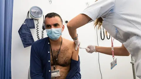 Vacunaci&oacute;n contra el COVID-19 en Cantabria