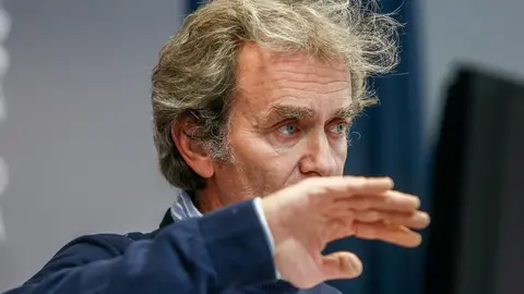 El director del Centro de Coordinaci&oacute;n de Alertas y Emergencias Sanitarias (CCAES), Fernando Sim&oacute;n durante una rueda de prensa convocada ante los medios de comunicaci&oacute;n en el Ministerio de Sanidad, Madrid, (Espa&ntilde;a), a 18 de enero de 2021.