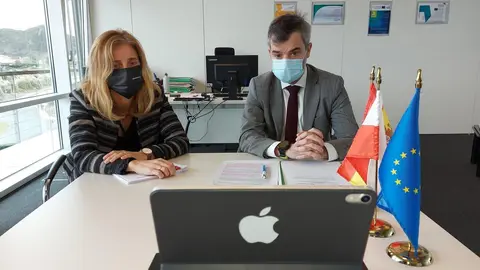 El director general de Innovaci&oacute;n, Desarrollo Tecnol&oacute;gico y Emprendimiento Industrial, Jorge Muyo, y la directora de Nuevos Mercados de Sodercan, Raquel Manzanares, participan en el Consejo Interterritorial de Internacionalizaci&oacute;n