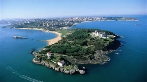 Vista a&eacute;rea de la Pen&iacute;nsula de La Magdalena (Archivo).