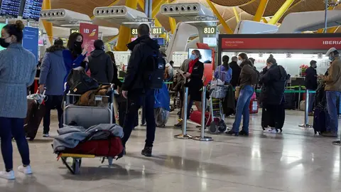 Viajeros en el aeropuerto de Barajas