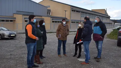 Visita de la alcaldesa de Pi&eacute;lagos, Ver&oacute;nica Samperio, a la parcela donde se ejecutar&aacute; el aparcamiento