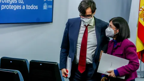 Los ministros de Sanidad y de Pol&iacute;tica Territorial, Salvadr Illa y Carolina Darias, en Moncloa 