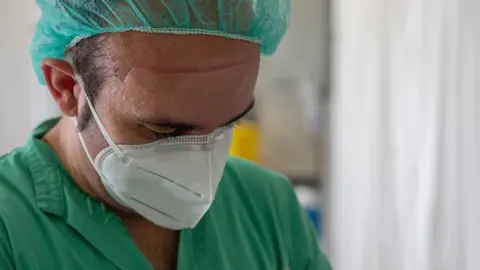 Personal sanitario con mascarilla