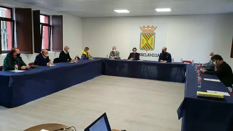 Reuni&oacute;n entre el consejero de Obras P&uacute;blicas, Jos&eacute; Luis Gochicoa, y los alcaldes del Besaya