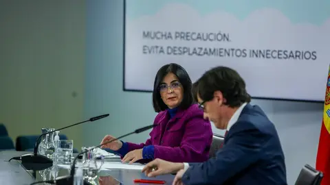 La ministra de Pol&iacute;tica Territorial y Funci&oacute;n P&uacute;blica, Carolina Darias, y el ministro de Sanidad, Salvador Illa, comparecen en rueda de prensa, tras la reuni&oacute;n del Consejo Interterritorial del Sistema Nacional de Salud, en Moncloa, Madrid, a 13 de enero.