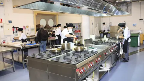 El alcalde de Torrelavega visita la Escuela Taller y Talleres de Empleo de Corporaciones Locales