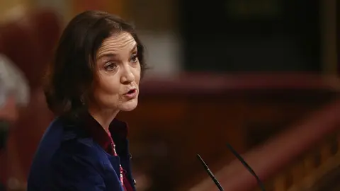 La ministra de Industria, Comercio y Turismo, Reyes Maroto, interviene durante una sesi&oacute;n plenaria celebrada en el Congreso de los Diputados, en Madrid, (Espa&ntilde;a), a 28 de enero de 2021. Durante el pleno de hoy el Congreso debatir&aacute; la convalidaci&oacute;n de los 
