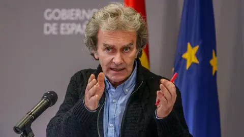 El director del Centro de Coordinaci&oacute;n de Alertas y Emergencias Sanitarias (CCAES), Fernando Sim&oacute;n, durante la rueda de prensa convocada ante los medios de comunicaci&oacute;n en el Ministerio de Sanidad para informar sobre la evoluci&oacute;n del coronavirus, en Madri