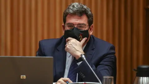 El ministro de Inclusi&oacute;n, Seguridad Social y Migraciones, Jos&eacute; Luis Escriv&aacute;, durante la Comisi&oacute;n de Trabajo, Inclusi&oacute;n, Seguridad Social y Migraciones en el Congreso de los Diputados de Madrid, (Espa&ntilde;a), a 28 de enero de 2021. En su comparecencia, Jos&eacute; Lu