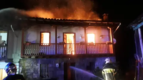 Incendio en la vivienda de Lloreda