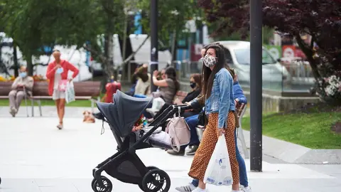 Transe&uacute;ntes pasean por calles de Santander, Cantabria