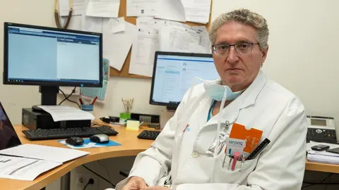 Pedro Prada, jefe del Servicio de Oncolog&iacute;a Radioter&aacute;pica de Valdecilla
