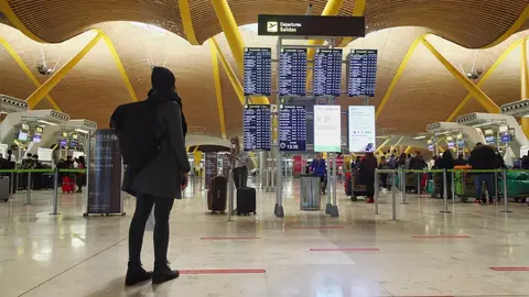 Viajeros en la terminal T4 del Aeropuerto Adolfo Su&aacute;rez Madrid-Barajas
