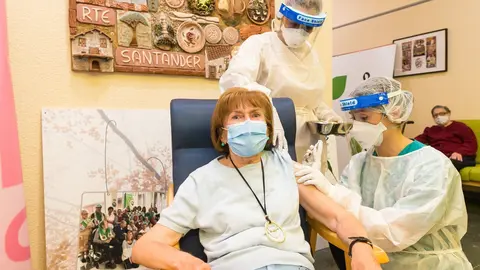 Primera vacuna contra el Covid en Cantabria