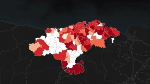 Mapa de la incidencia acumulada a 14 d&iacute;as de los municipios c&aacute;ntabros. Las zonas m&aacute;s oscuras, las de niveles m&aacute;s altos