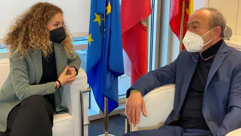 Encuentro de la delegada del Gobierno, Ainoa Qui&ntilde;ones, y el consejero de Industria, Javier L&oacute;pez Marcano