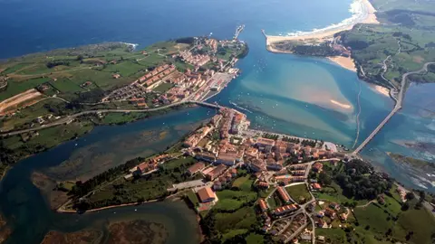 Vista a&eacute;rea de San Vicente de la Barquera