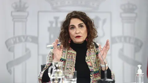 La ministra portavoz y de Hacienda, Mar&iacute;a Jes&uacute;s Montero, durante una rueda de prensa posterior al Consejo de Ministros, en la Moncloa, Madrid, (Espa&ntilde;a), a 26 de enero de 2021.
