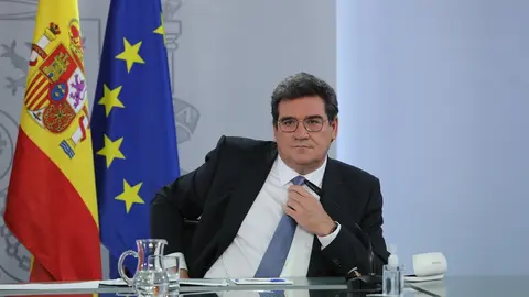 El ministro de Inclusi&oacute;n, Seguridad Social y Migraciones, Jos&eacute; Luis Escriv&aacute;, en la rueda de prensa posterior al Consejo de Ministros