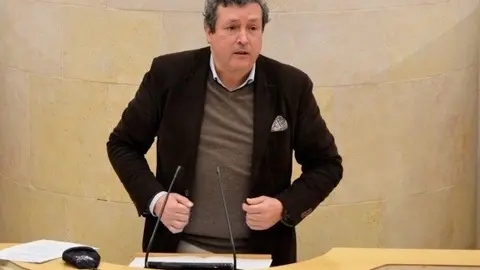 El diputado del PP Cantabria, &Iacute;&ntilde;igo Fern&aacute;ndez, en el Parlamento