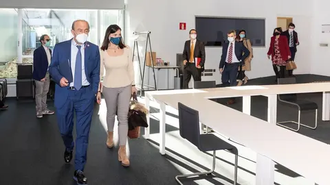 El consejero de Industria, Turismo, Innovaci&oacute;n, Transporte y Comercio, Javier L&oacute;pez Marcano, y la alcaldesa de Santander, Gema Igual