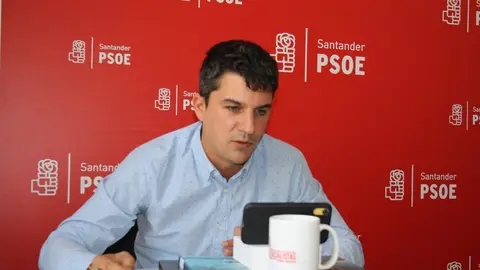 El portavoz del PSOE en el Ayuntamiento de Santander, Daniel Fern&aacute;ndez