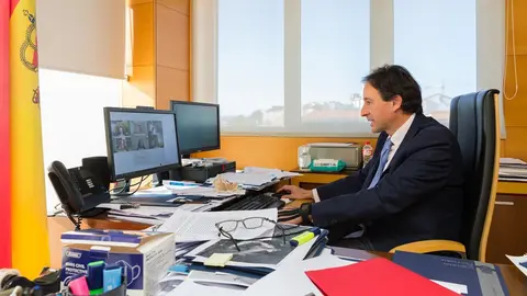 El consejero de Obras P&uacute;blicas, Ordenaci&oacute;n del Territorio y Urbanismo, Jos&eacute; Luis Gochicoa, mantiene una reuni&oacute;n telem&aacute;tica con la Confederaci&oacute;n Hidrogr&aacute;fica del Cant&aacute;brico y alcaldes del Saja