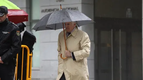El extesorero del PP Luis B&aacute;rcenas llega a la Audiencia Nacional para saber si ingresa ya en prisi&oacute;n por G&uuml;rtel