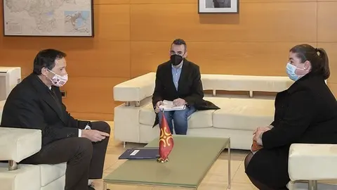 10:30 horas. Despacho del consejero de Obras P&uacute;blicas, Ordenaci&oacute;n del Territorio y Urbanismo
El consejero de Obras P&uacute;blicas, Ordenaci&oacute;n del Territorio y Urbanismo, Jos&eacute; Luis Gochicoa, se re&uacute;ne con el alcalde de Ampuero, V&iacute;ctor Guti&eacute;rrez.
