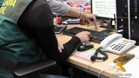 Rdo. Nota De Prensa Guardia Civil (Detenida Por Presunta Estafa En La Venta De Un Coche Cl&aacute;sico Por Internet)