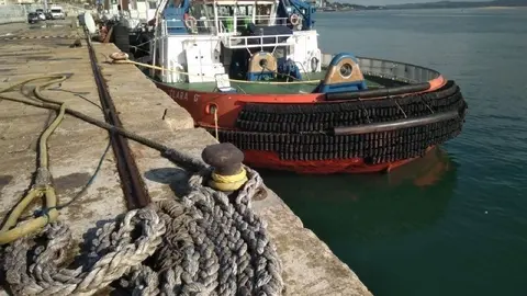 Puerto de Santander. Remolcadora