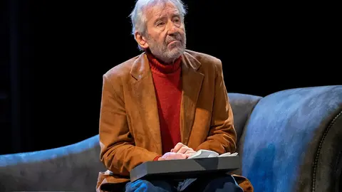 'Se&ntilde;ora De Rojo Sobre Fondo Gris' De Miguel Delibes, Protagonizada Por Jos&eacute; Sacrist&aacute;n