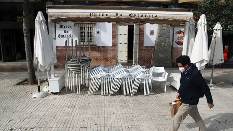 Bar cerrado en M&aacute;laga por las restricciones Covid