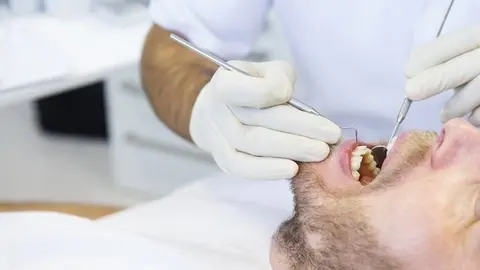 Dentista, boca, paciente. Periodontitis.