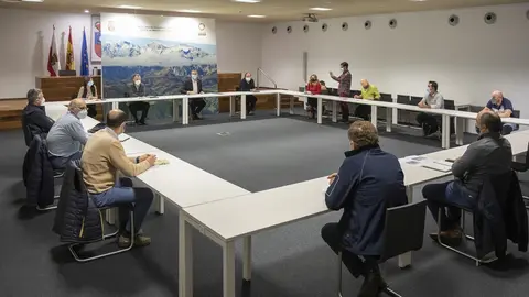 Reuni&oacute;n Consejer&iacute;a de Ganader&iacute;a con representantes del sector primario por la inclusi&oacute;n del lobo en el listado de especies de especial protecci&oacute;n